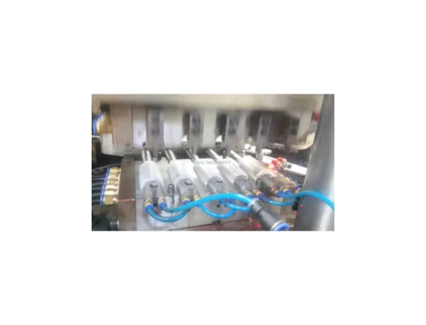 آلة صب الحقن